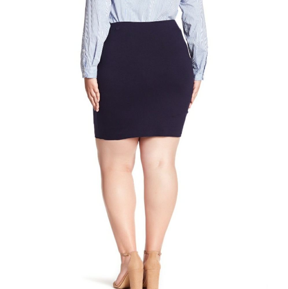 3/$25 Vince Camuto Navy Short Pull On Pencil Skirt - Picture 2 of 2